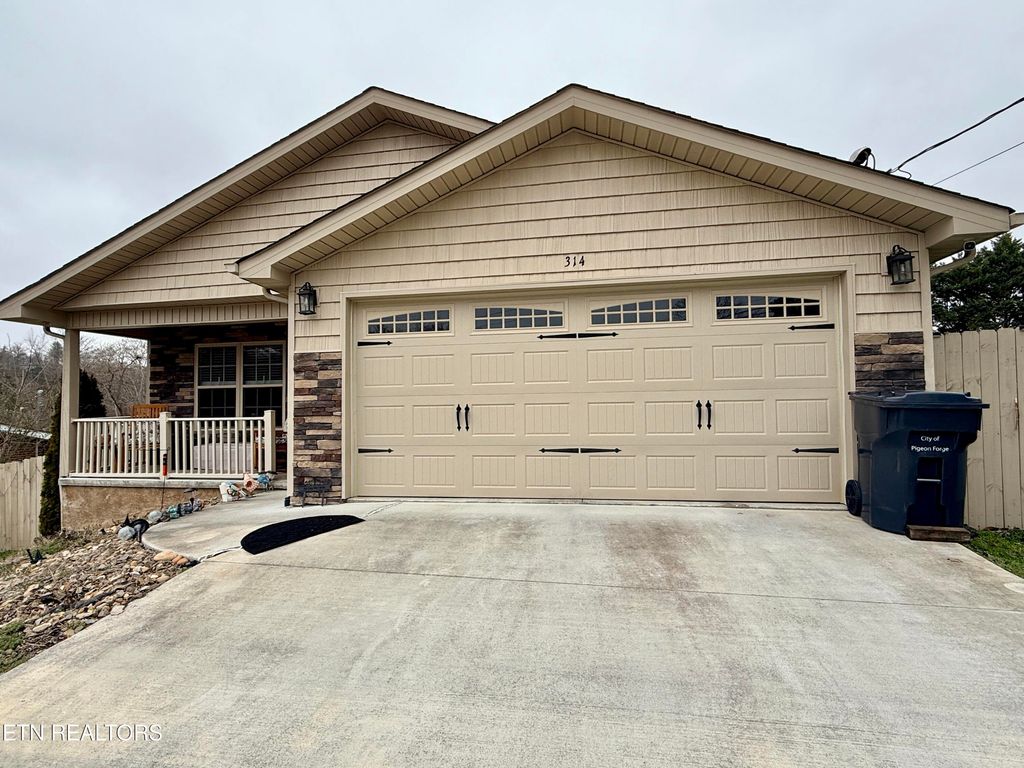 Photo of 314 Two View Drive, Pigeon Forge, TN 37863 (MLS # 1330822)