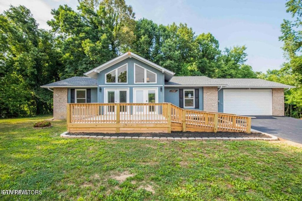 Photo of 1723 Roane State Hwy, Harriman, TN 37748 (MLS # 1316159)