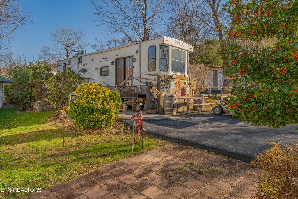 Photo of 4229 E Parkway, Gatlinburg, TN 37738 (MLS # 1324106)