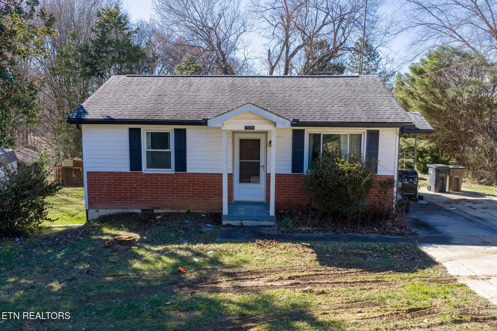 Photo of 1329 Francis Rd, Knoxville, TN 37909 (MLS # 1331294)