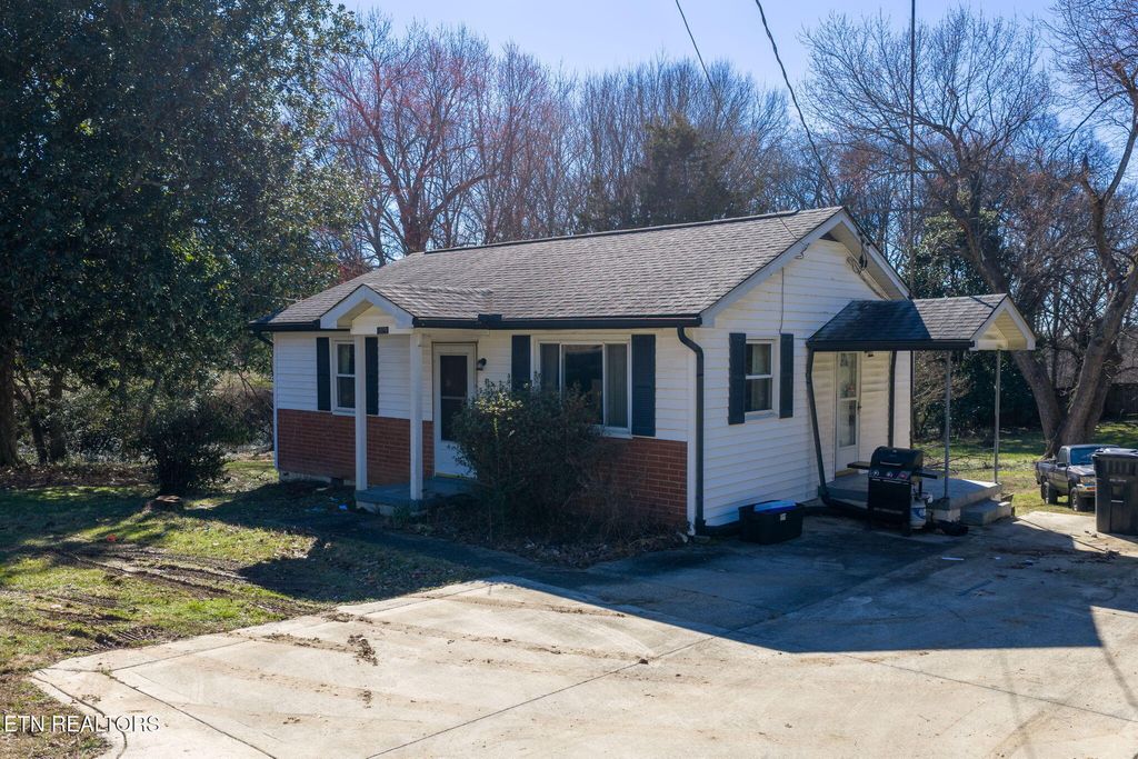 Photo of 1329 Francis Rd, Knoxville, TN 37909 (MLS # 1331294)