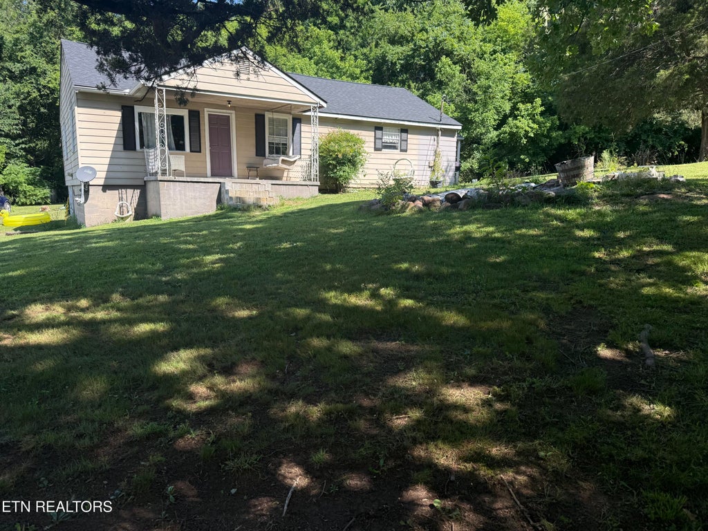 Photo of 2305 Harris Rd, Knoxville, TN 37924 (MLS # 1343305)