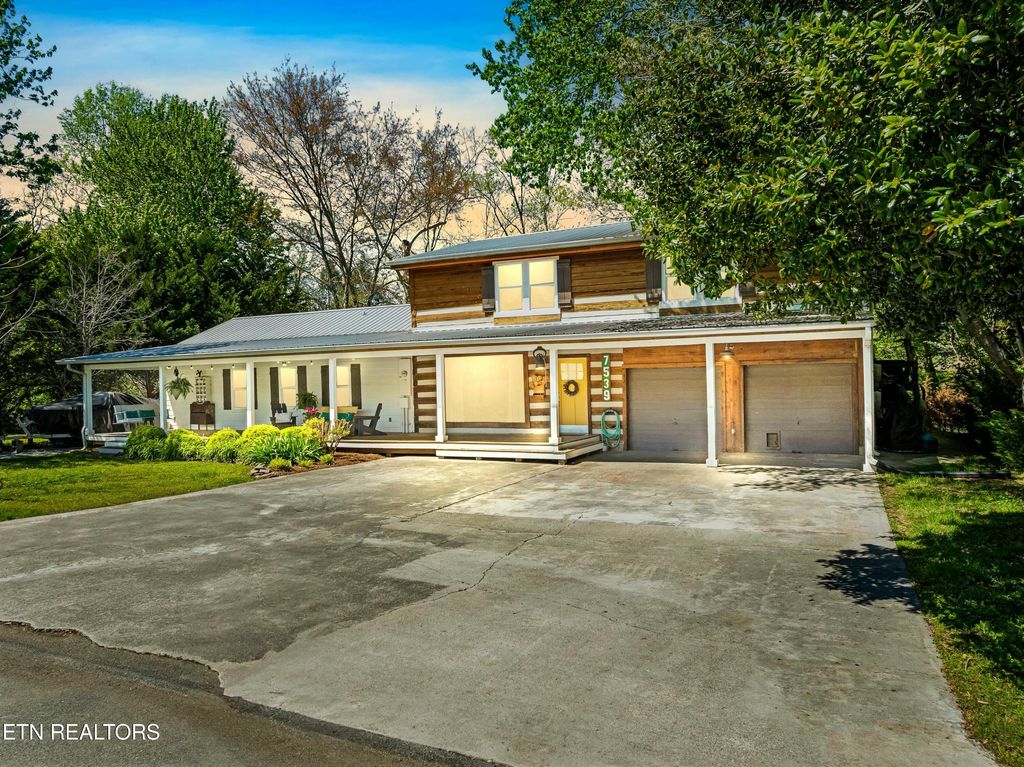 Photo of 7539 W Old Highway 73, Townsend, TN 37882 (MLS # 1297751)