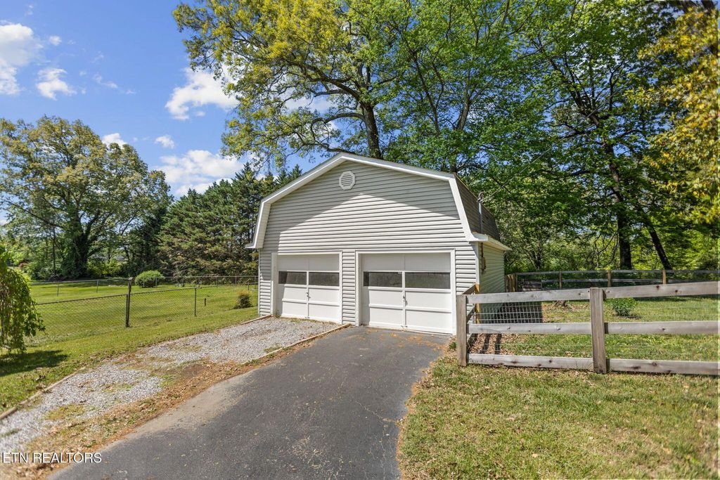 Photo of 3213 Shady Oak Lane, Knoxville, TN 37931 (MLS # 1337630)