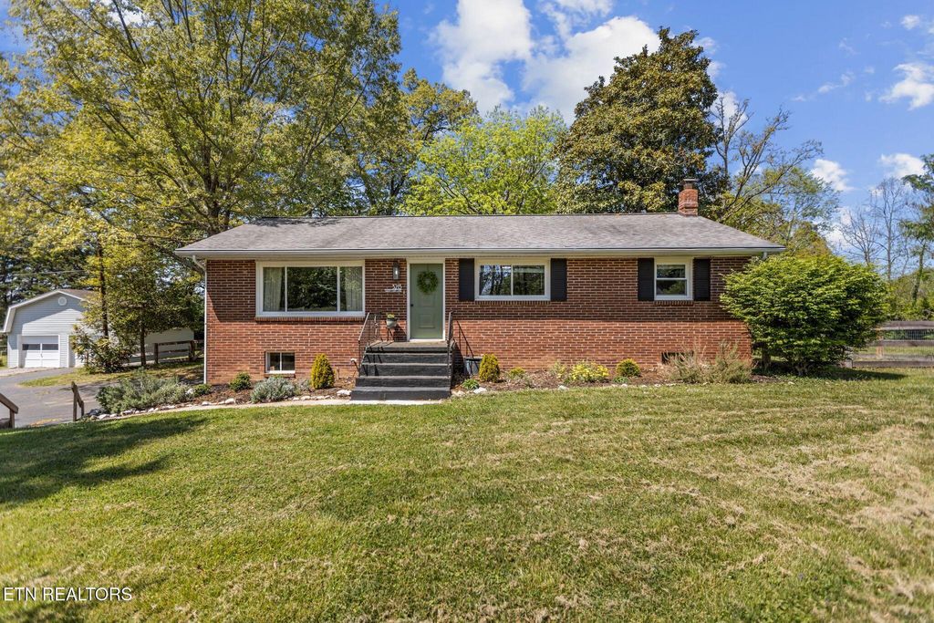 Photo of 3213 Shady Oak Lane, Knoxville, TN 37931 (MLS # 1337630)