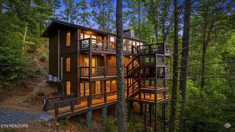 Photo of 1135 Shady Grove Lane, Gatlinburg, TN 37738 (MLS # 1334304)