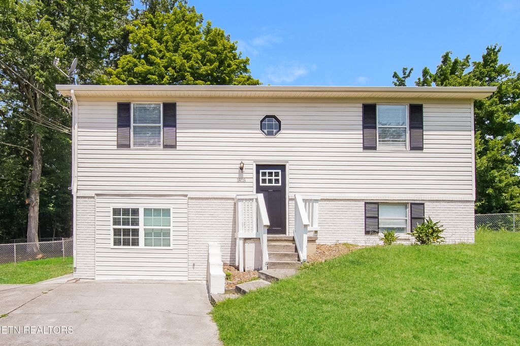 Photo of 1803 Brookmill Rd, Knoxville, TN 37932 (MLS # 1324510)