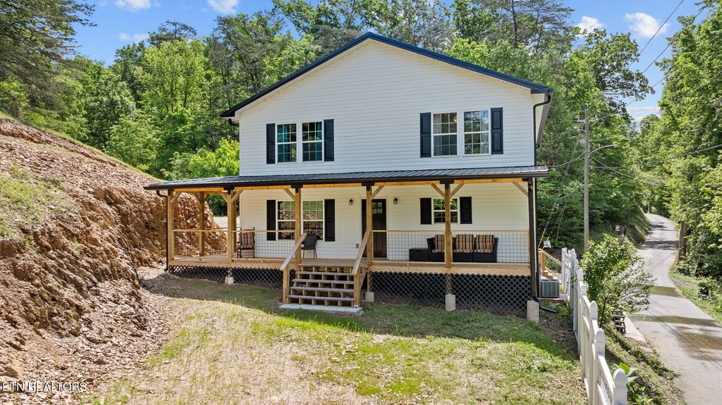 Photo of 3211 Leonard Huskey Lane, Pigeon Forge, TN 37863 (MLS # 1273662)