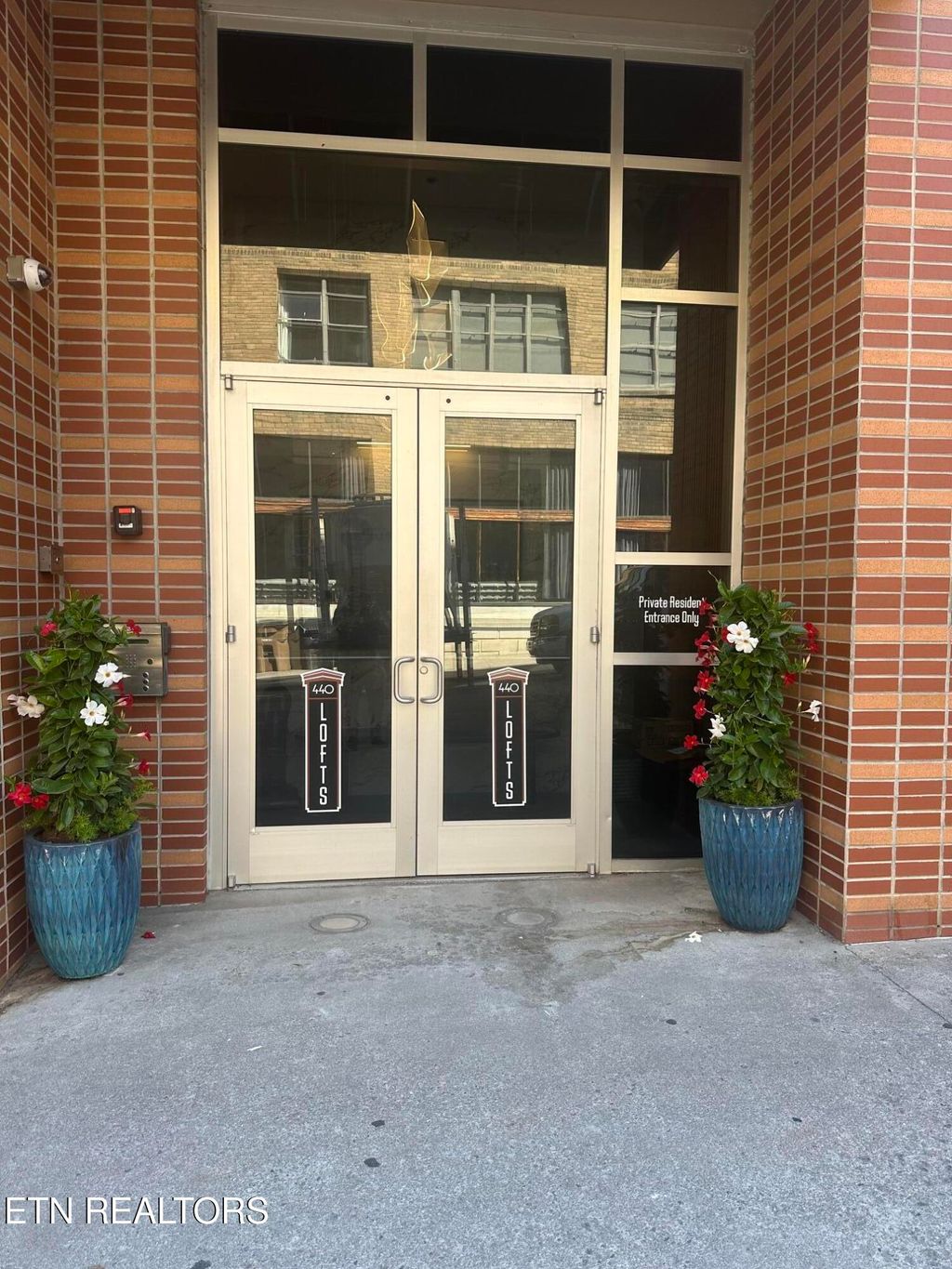 Photo of 440 Walnut St #402, Knoxville, TN 37902 (MLS # 1340670)