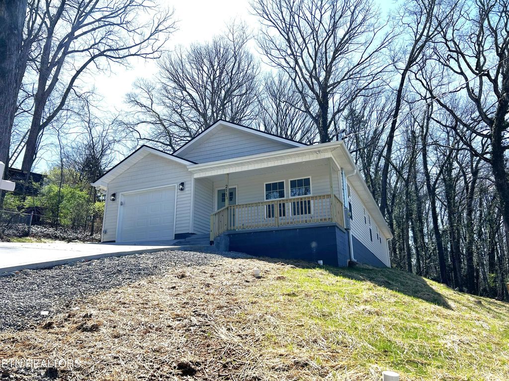 Photo of 211 Mavis Lane, Maryville, TN 37804 (MLS # 1332670)