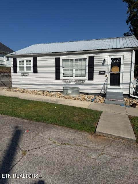 Photo of 107 Trenton St, Harriman, TN 37748 (MLS # 1352940)