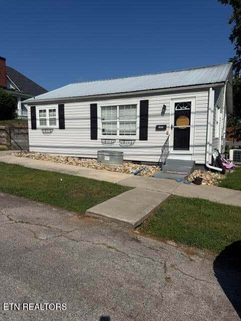 Photo of 107 Trenton St, Harriman, TN 37748 (MLS # 1352940)