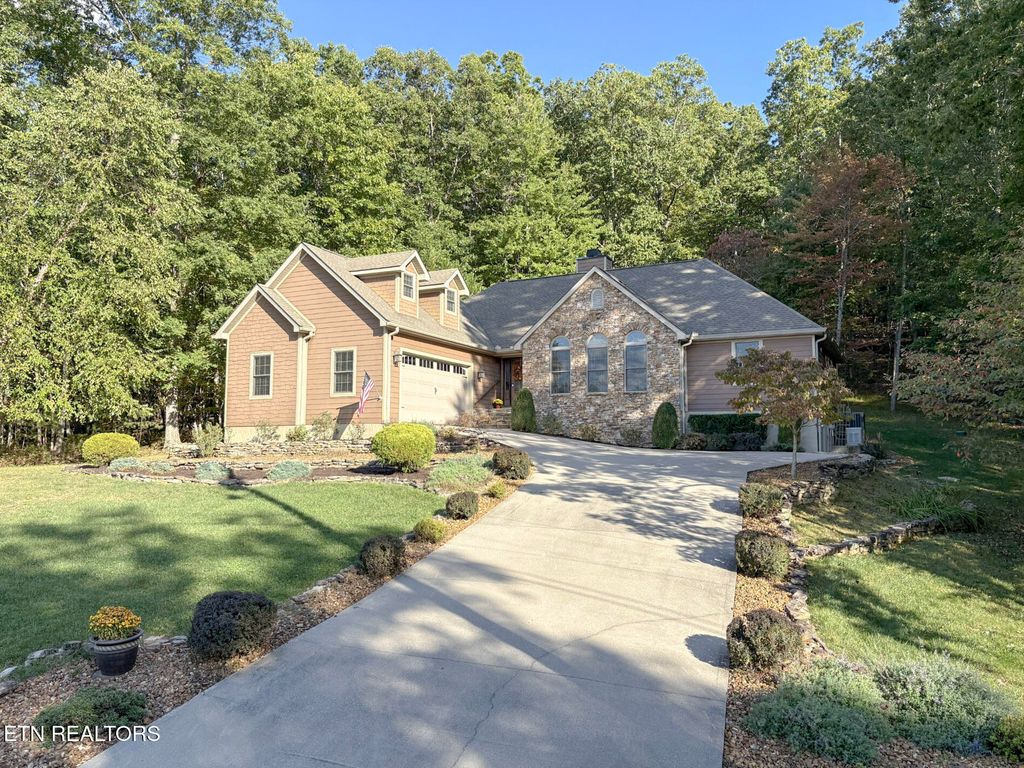 Photo of 36 Chelteham Lane, Crossville, TN 38558 (MLS # 1317487)