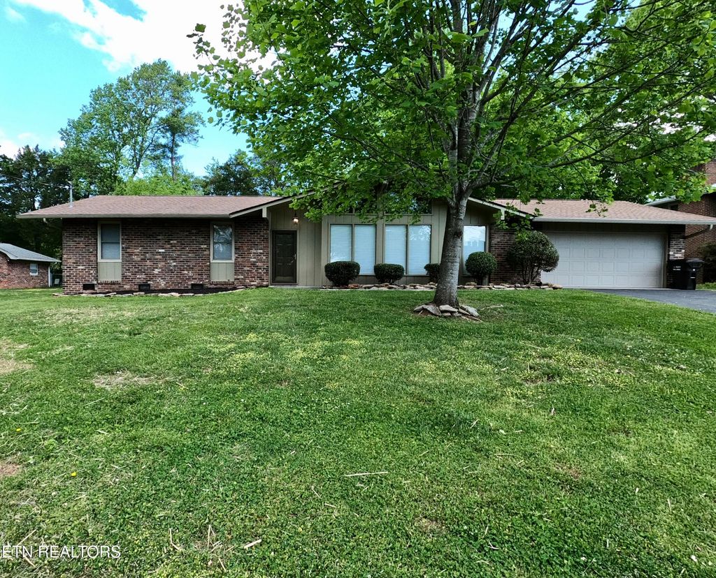 Photo of 8621 Dovefield Drive, Knoxville, TN 37923 (MLS # 1318050)