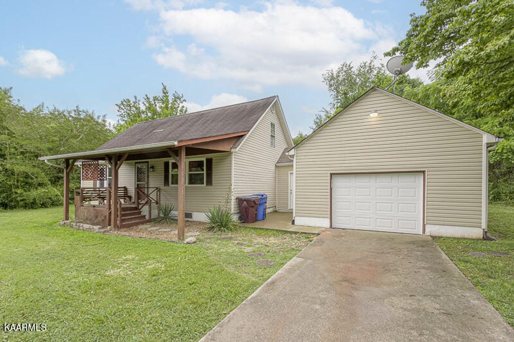 Photo of 977 W Hunt Rd, Alcoa, TN 37701 (MLS # 1229474)