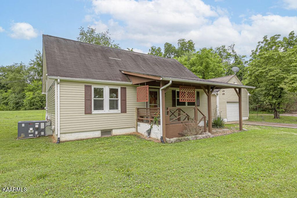 Photo of 977 W Hunt Rd, Alcoa, TN 37701 (MLS # 1229474)