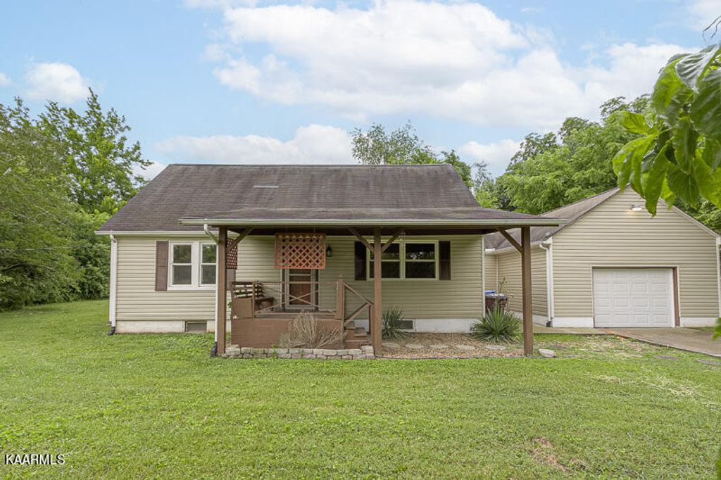 Photo of 977 W Hunt Rd, Alcoa, TN 37701 (MLS # 1229474)