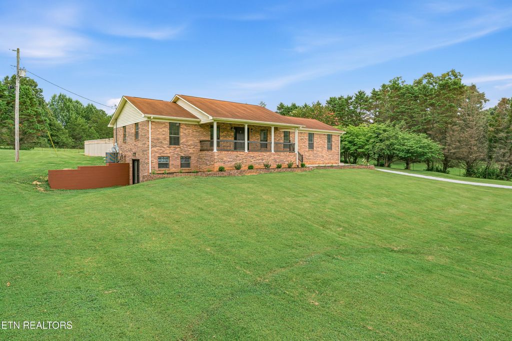Photo of 394 Pattie Gap Rd, Philadelphia, TN 37846 (MLS # 1349123)