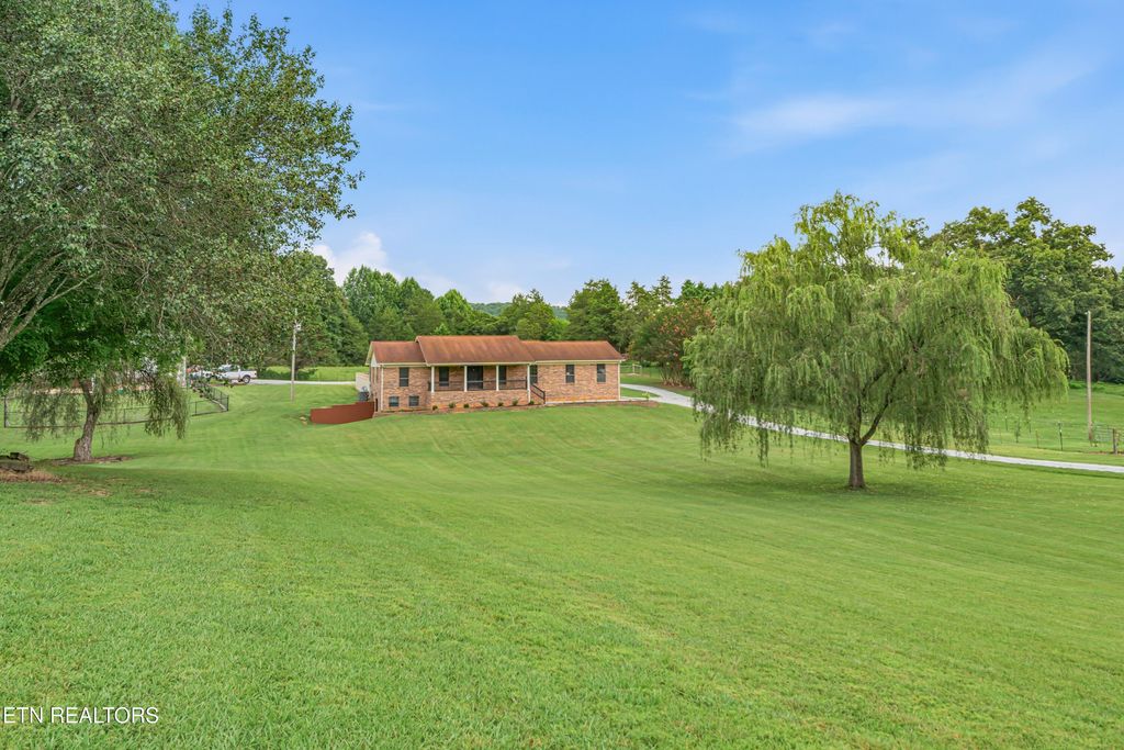 Photo of 394 Pattie Gap Rd, Philadelphia, TN 37846 (MLS # 1349123)