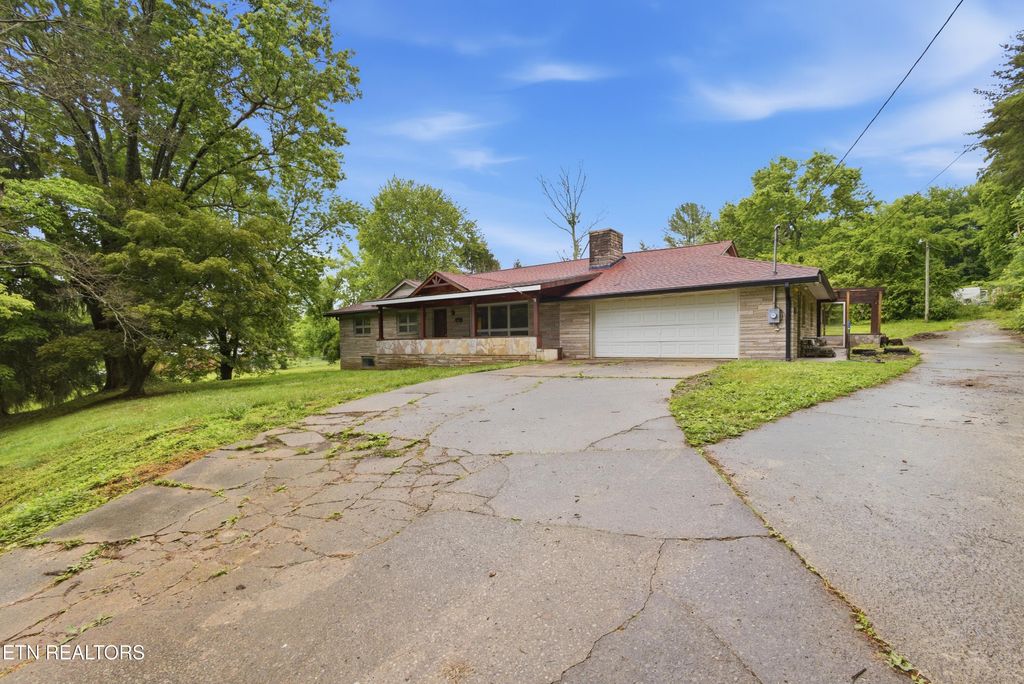Photo of 325 Vernal Drive, Harriman, TN 37748 (MLS # 1342155)