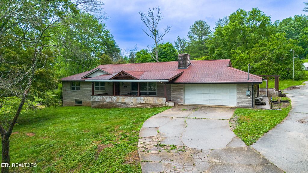 Photo of 325 Vernal Drive, Harriman, TN 37748 (MLS # 1342155)