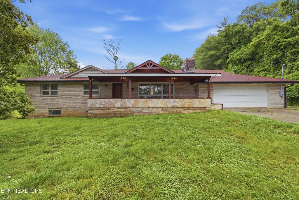 Photo of 325 Vernal Drive, Harriman, TN 37748 (MLS # 1342155)