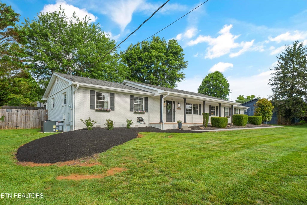 Photo of 216 Foothills Drive, Seymour, TN 37865 (MLS # 1345338)