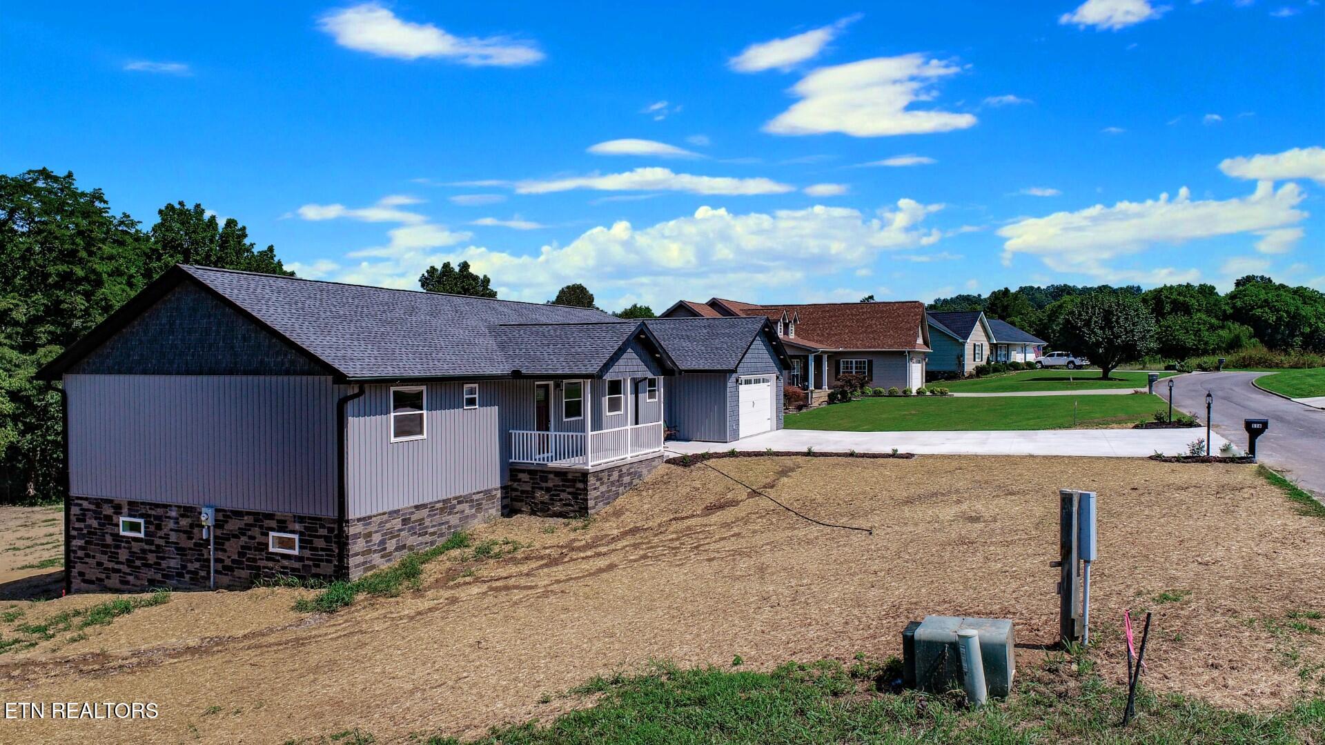 116 Meadowood Dr