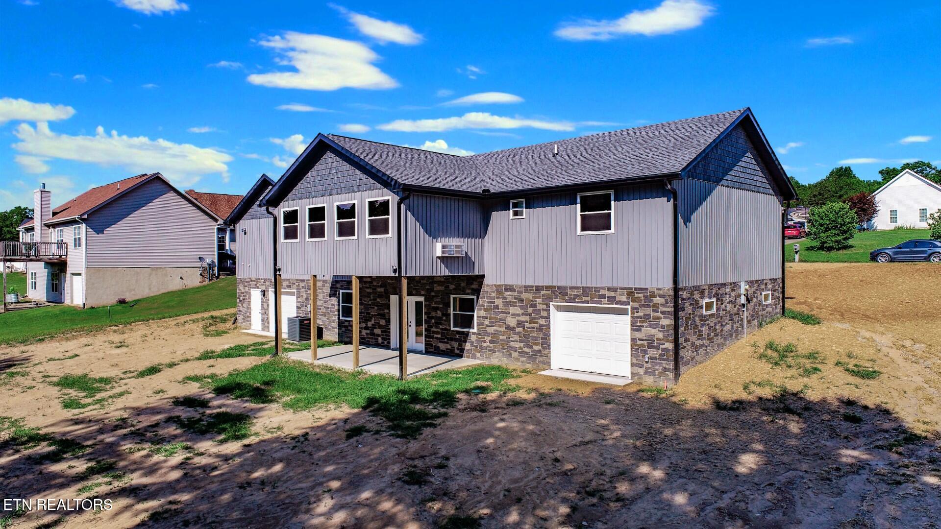 116 Meadowood Dr