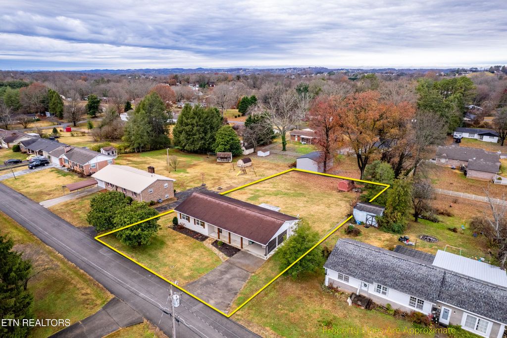 Photo of 2905 Pleasant View Ave, Maryville, TN 37803 (MLS # 1323226)