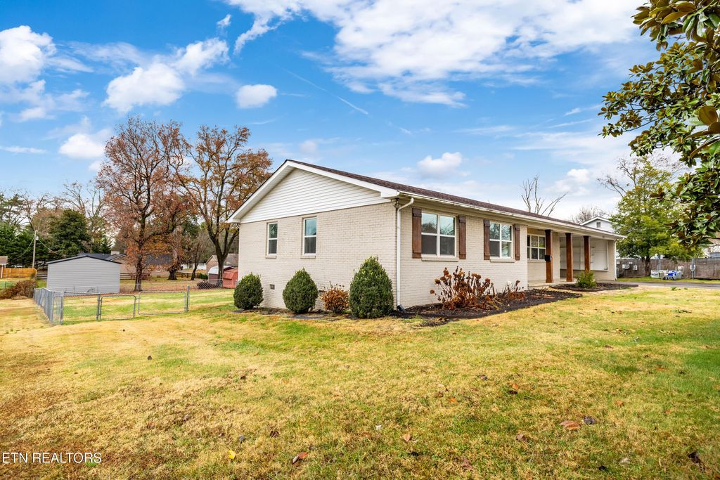 Photo of 2905 Pleasant View Ave, Maryville, TN 37803 (MLS # 1323226)