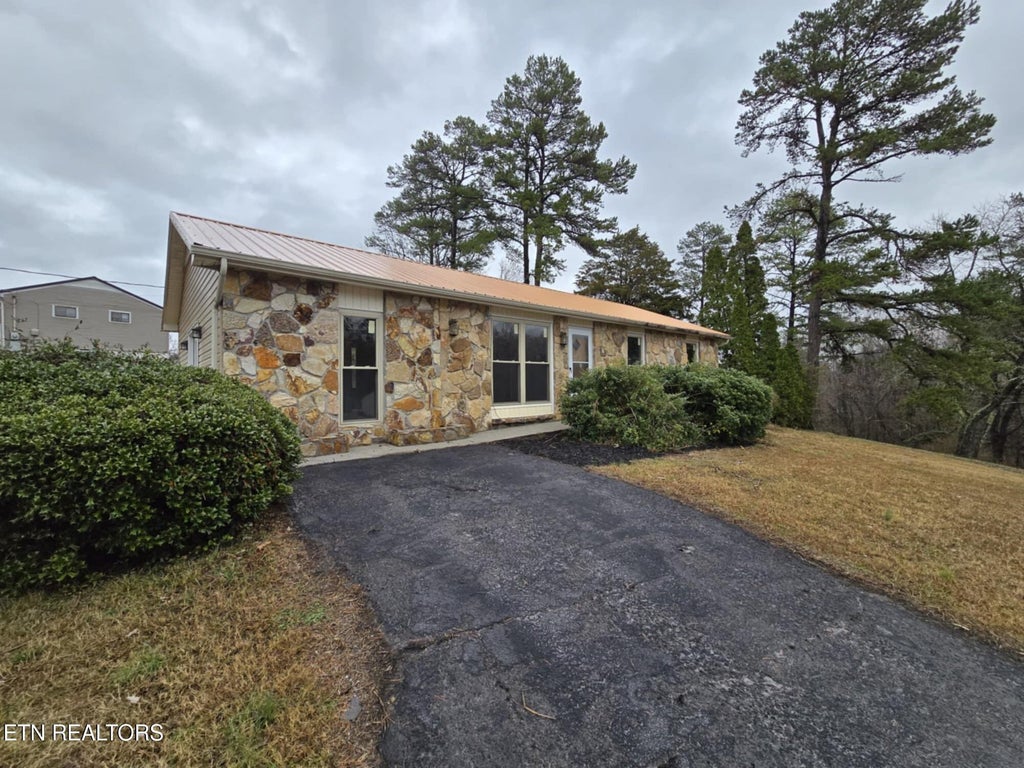 Photo of 904 Lloyd St St, Morristown, TN 37814 (MLS # 1285143)