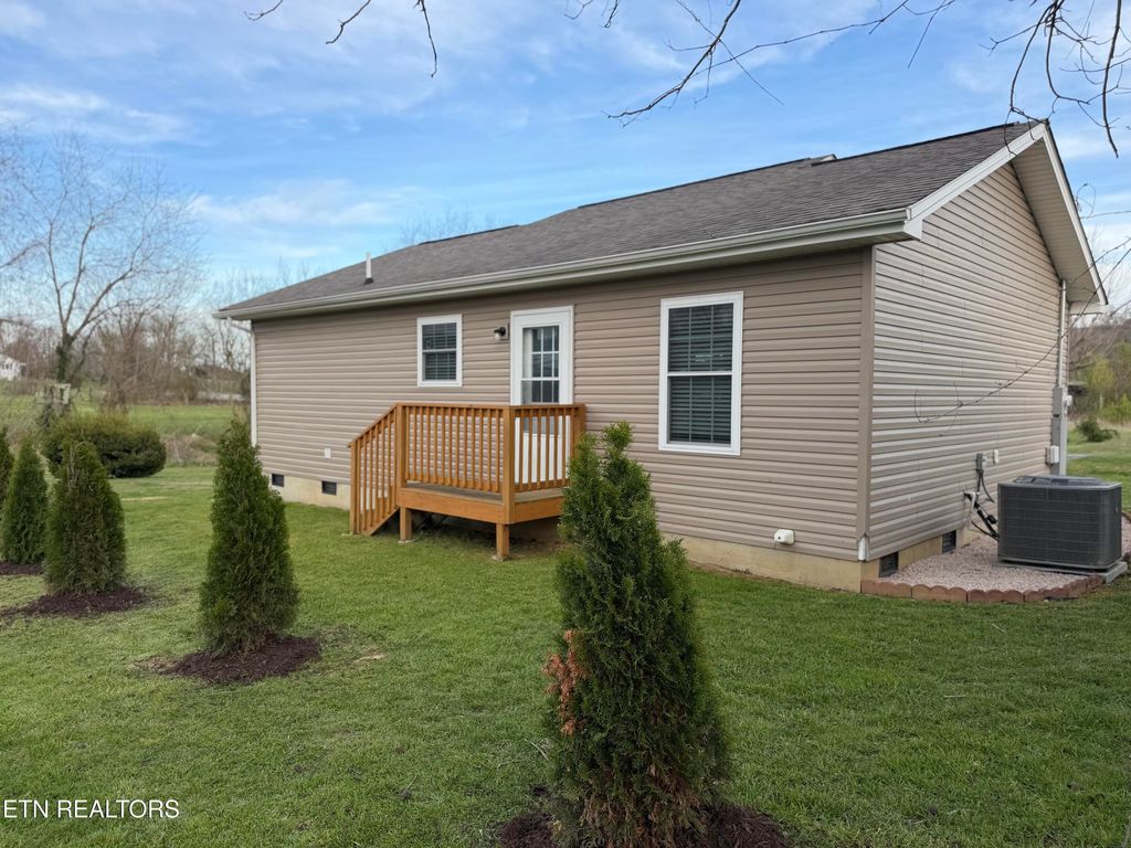 Photo of 668 Towncreek Rd, Speedwell, TN 37870 (MLS # 1334553)