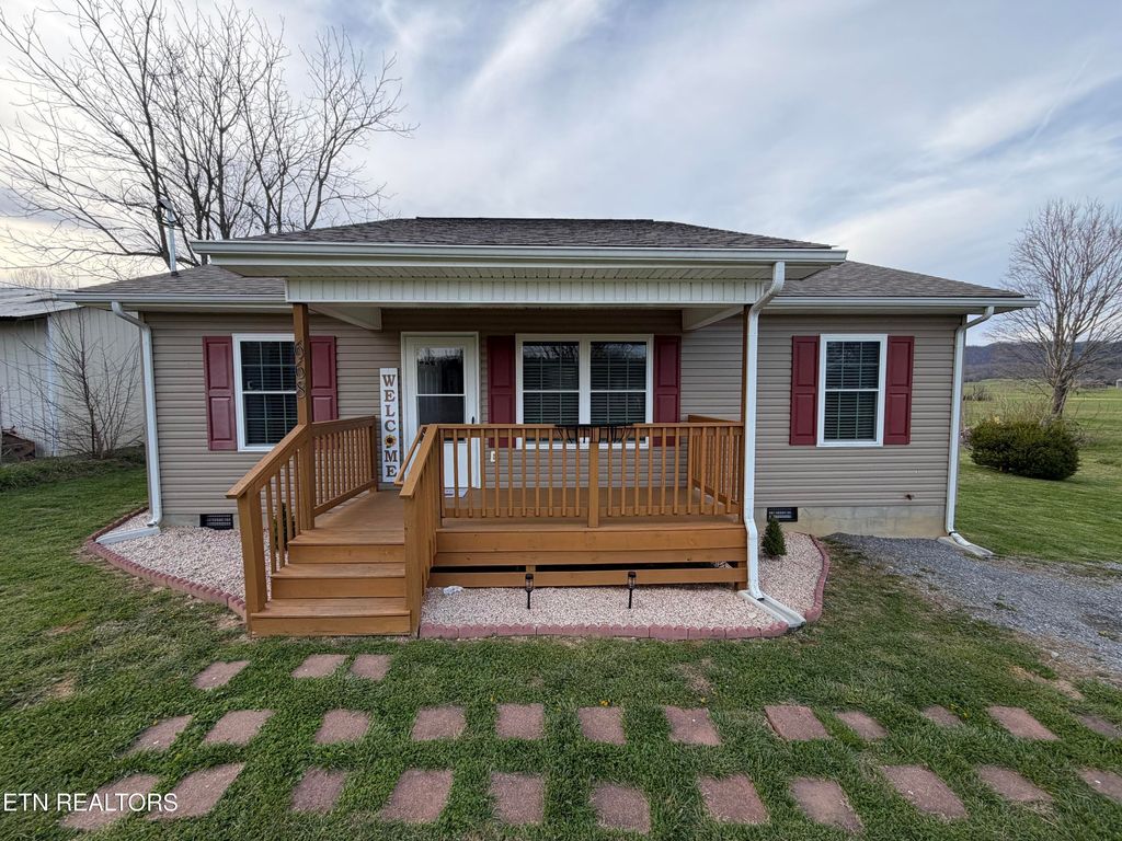 Photo of 668 Towncreek Rd, Speedwell, TN 37870 (MLS # 1334553)