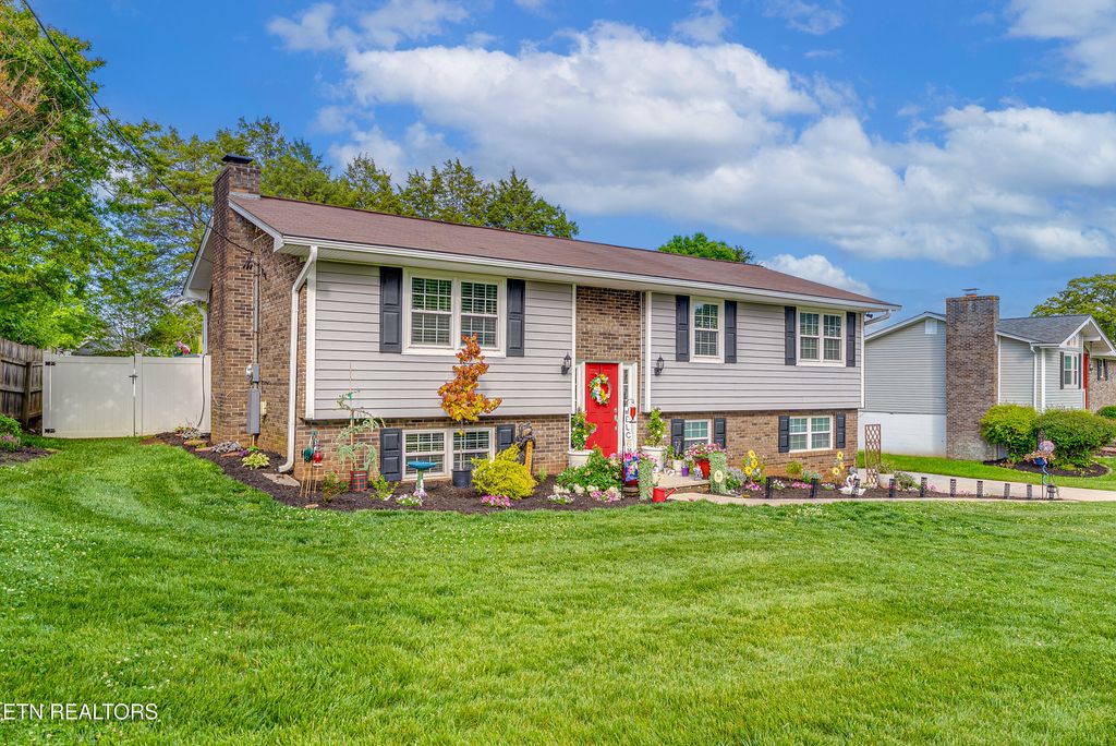 Photo of 7808 Hallsdale Rd, Knoxville, TN 37938 (MLS # 1338804)