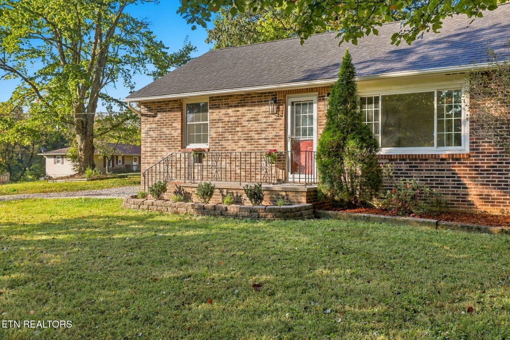 Photo of 1901 Woodson Drive, Knoxville, TN 37920 (MLS # 1359629)