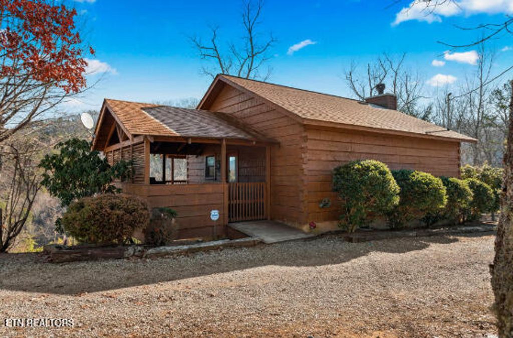 Photo of 3326 Bear Mountain Lane, Sevierville, TN 37876 (MLS # 1329374)