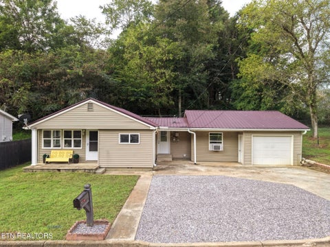 Photo of 402 N G St, Lenoir City, TN 37771 (MLS # 1356879)