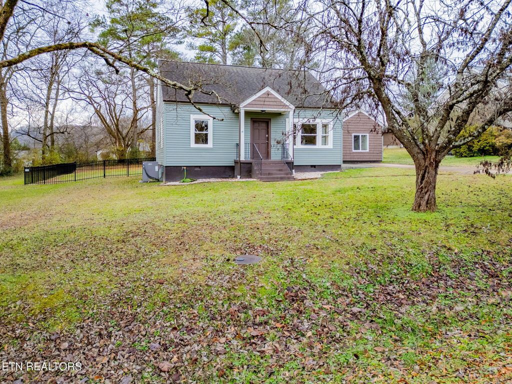 Photo of 6011 Chalmers Drive, Knoxville, TN 37920 (MLS # 1324088)