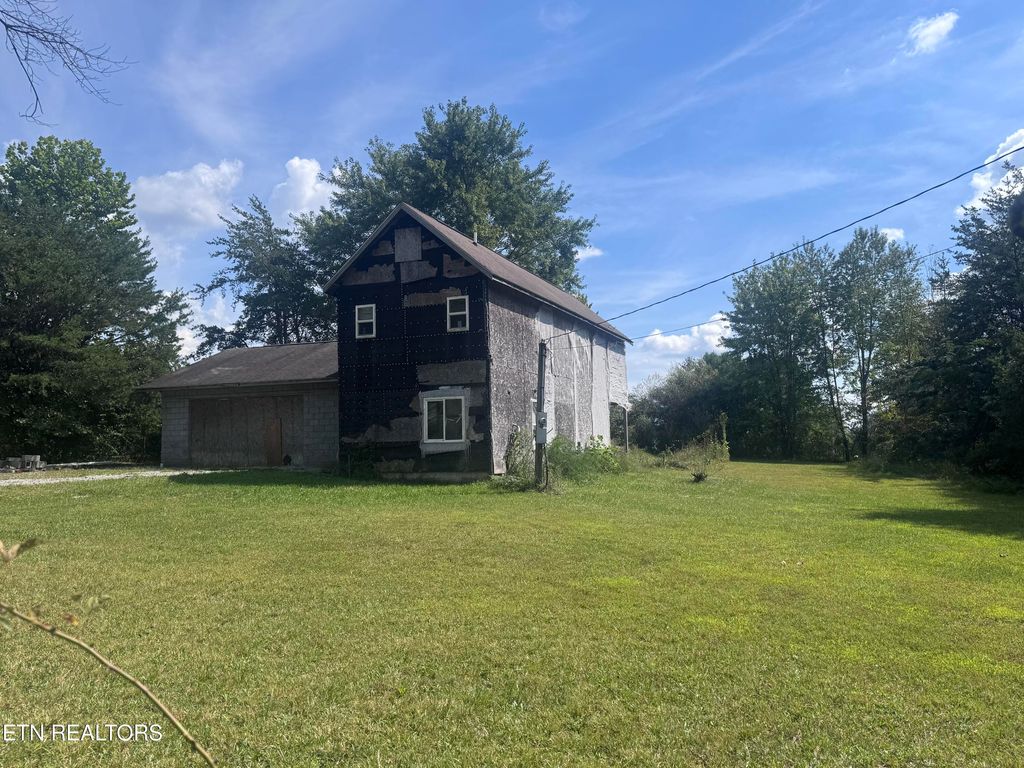Photo of 821 Breckenridge Drive, Crossville, TN 38572 (MLS # 1316030)