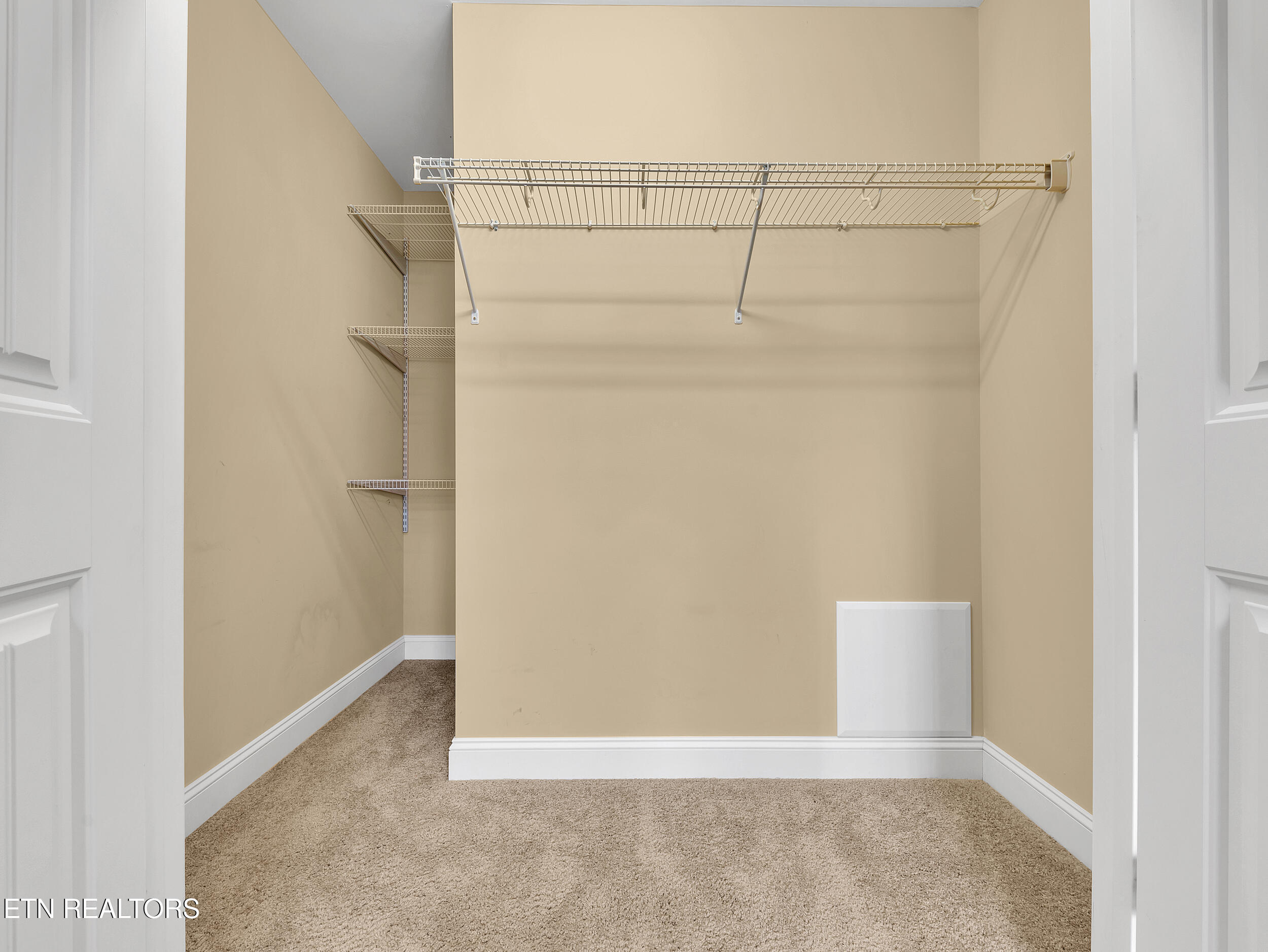 2732 Waters Place Drive