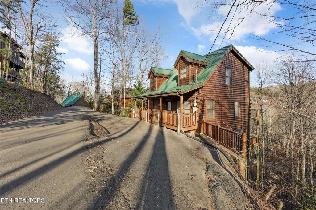 Photo of 1531 Sky View Drive, Sevierville, TN 37876 (MLS # 1327060)