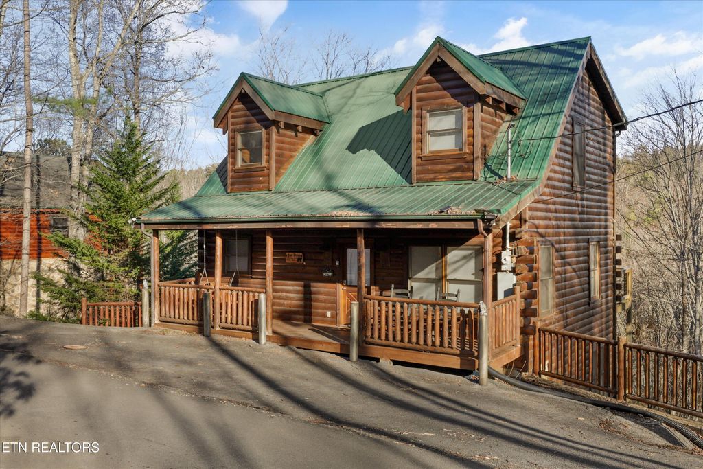 Photo of 1531 Sky View Drive, Sevierville, TN 37876 (MLS # 1327060)