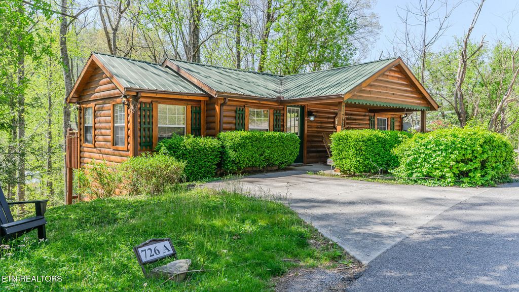 Photo of 726 Ridge Rd, Gatlinburg, TN 37738 (MLS # 1298410)