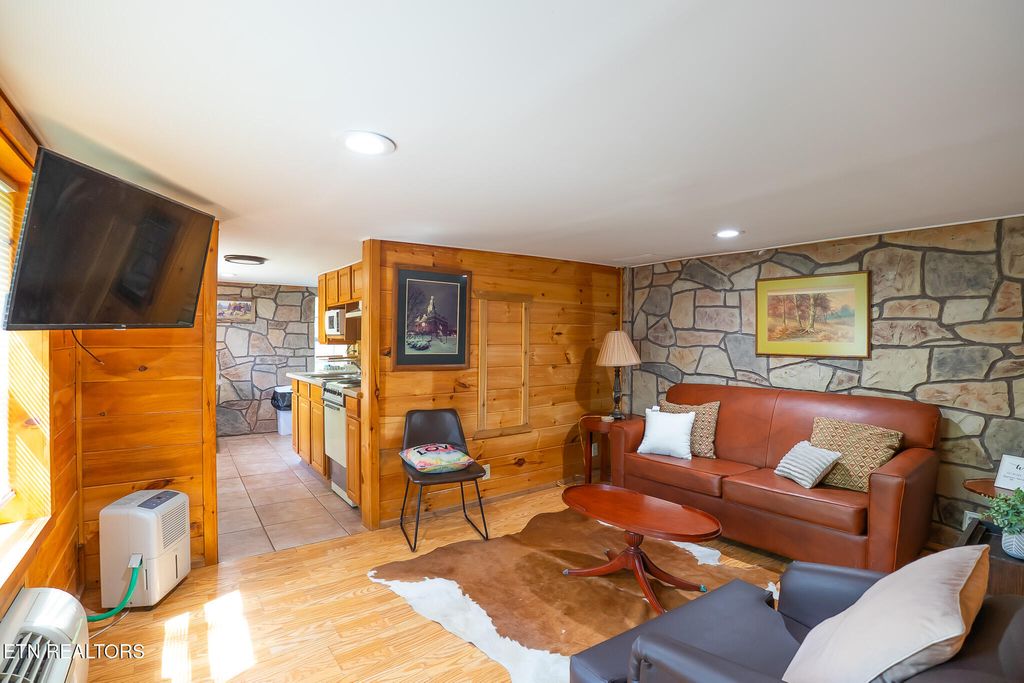 Photo of 726 Ridge Rd, Gatlinburg, TN 37738 (MLS # 1298410)