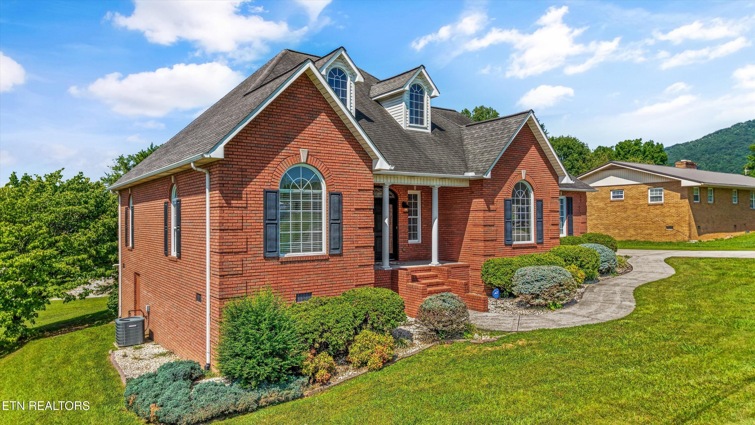111 Colonial Hts