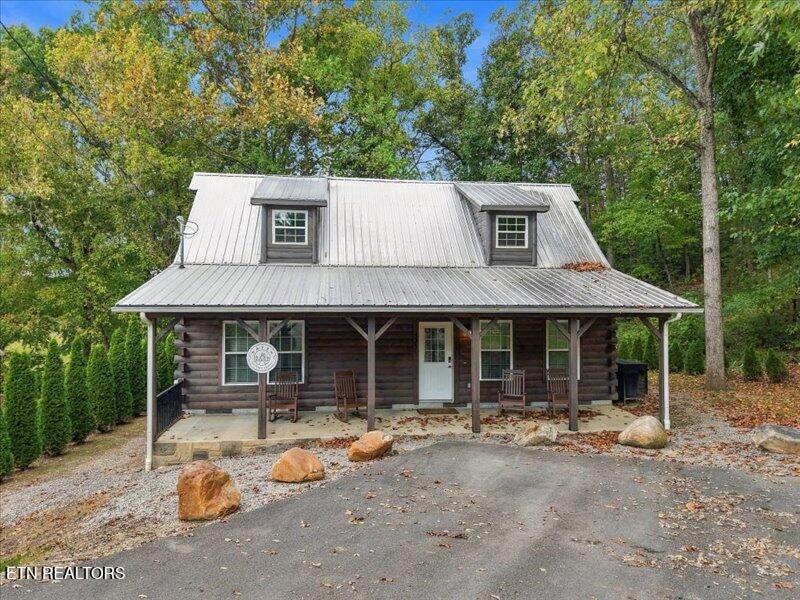Photo of 527 Golf Rd, Pigeon Forge, TN 37863 (MLS # 1359449)