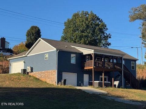 1104 Stable Xing Maryville TN 37803