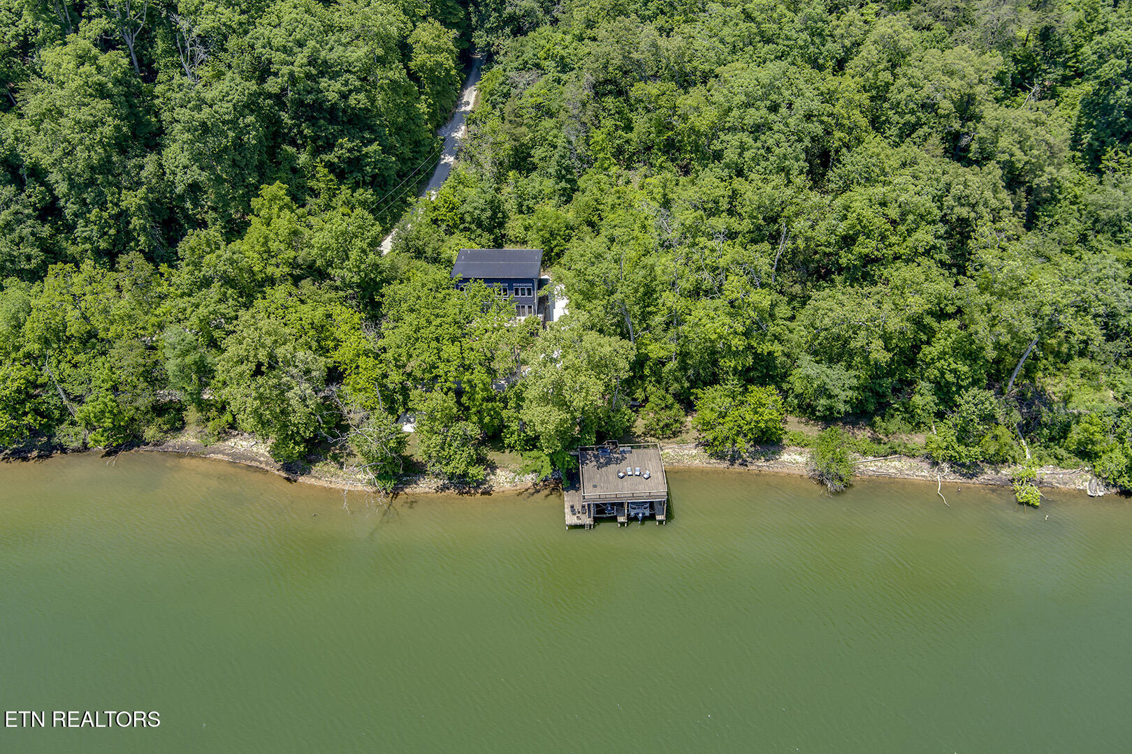 880 Skyline Drive