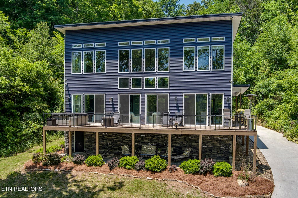 Photo of 880 Skyline Drive, Harriman, TN 37748 (MLS # 1341282)